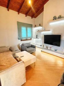 A television and/or entertainment centre at Kathiana cozy apartment Még 25 kép