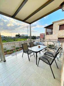 A balcony or terrace at Kathiana cozy apartment