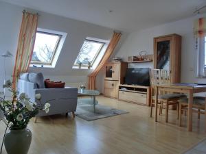 TV a/nebo společenská místnost v ubytování Ferienwohnung H23
