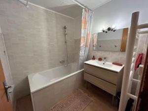 Ванна кімната в Appartement 6/8 personnes