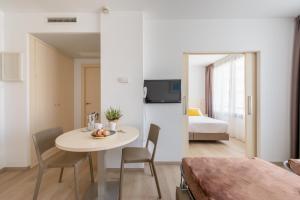 Ein Bett oder Betten in einem Zimmer der Unterkunft Atenea Park Suites & Apartments