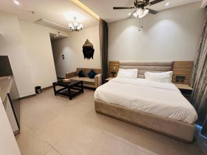 Letto o letti in una camera di 21st Floor SkyStudio Suite with Balcony