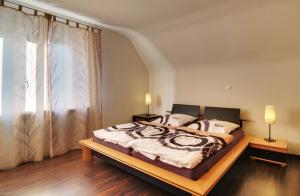 a bedroom with a bed and a large window at Ferienwohnung Hornisgrindeblick in Sasbach