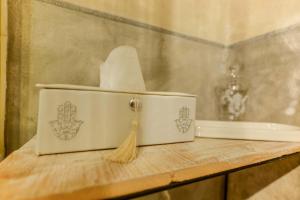A bathroom at Gallery Guesthouse