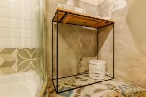 A bathroom at Gallery Guesthouse