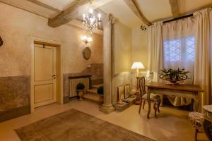 A seating area at Gallery Guesthouse