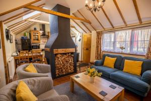 Ruang duduk di All Seasons Cottage Breaks