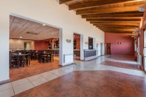 a large room with wooden ceilings and tables and chairs at Hotel Puerta de Javalambre in La Puebla de Valverde