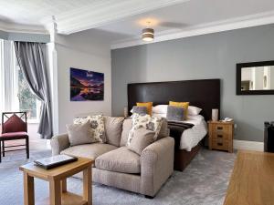 Ruang duduk di Craig-y-Dderwen Riverside Hotel