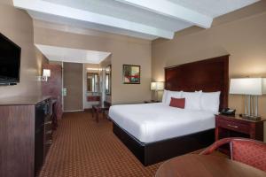 a hotel room with a bed and a flat screen tv at Travelodge by Wyndham Lakeland in Lakeland