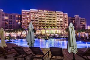 The swimming pool at or close to ROYAL BEACH & APARTAMENT