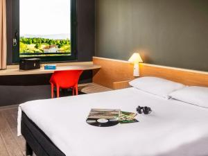 Postel nebo postele na pokoji v ubytování Hotel Ibis Firenze Prato Est