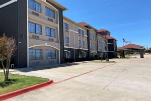 a large building with a parking lot in front of it at La Quinta by Wyndham Alvarado in Alvarado