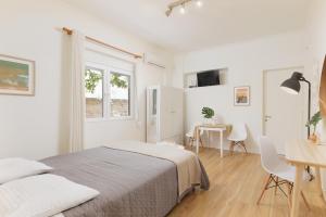 Televízia a/alebo spoločenská miestnosť v ubytovaní Aloe Apartments