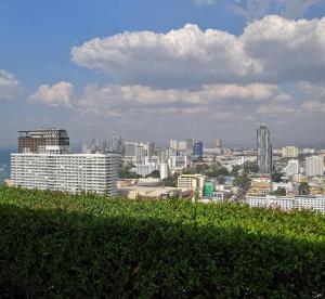 Nespecifikovaný výhled na destinaci Pattaya Central nebo výhled na město při pohledu z apartmánu