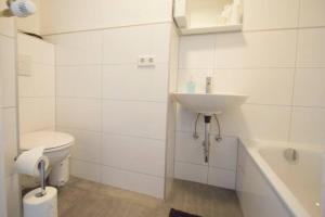 Air Apartments 12 tesisinde bir banyo