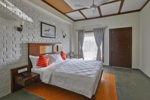מיטה או מיטות בחדר ב-Blackbuck Safari Lodge Velavadar
