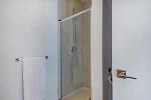 a shower with a glass door in a bathroom at Les Immeubles Charlevoix - Le 760-506 in Quebec City +17 photos