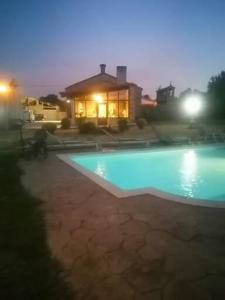 Bazén v ubytování Casa rural osvilares nebo v jeho okolí