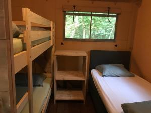 Poschodová posteľ alebo postele v izbe v ubytovaní de Swaenhoeve