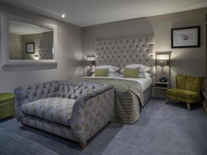 Cama ou camas em um quarto em Boulevard Hotel mais 37 fotos