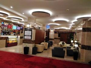 a lobby with a waiting room with couches and chairs at نزل السلطان للأجنجة الفندقية in Jazan