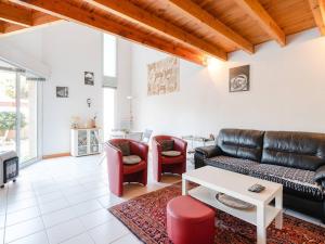 Posedenie v ubytovaní Villa spacieuse à Gruissan, 4 chambres, jardin privé, clim, proche plage, idéal familles/amis - FR-1-409A-18