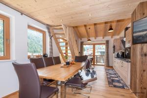 TV a/nebo společenská místnost v ubytování TUX MOUNTAIN Apart