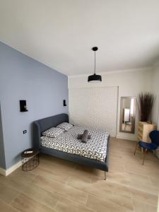 Ένα ή περισσότερα κρεβάτια σε δωμάτιο στο VILLA BEL AIR CANNES - 240m2 - Freshly completely renovated - Beach - Pool - No Party allowed - No bachelor-ette stay