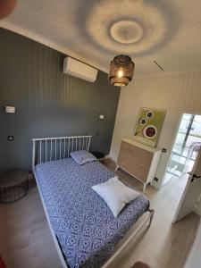 Ένα ή περισσότερα κρεβάτια σε δωμάτιο στο VILLA BEL AIR CANNES - 240m2 - Freshly completely renovated - Beach - Pool - No Party allowed - No bachelor-ette stay +53 φωτογραφίες