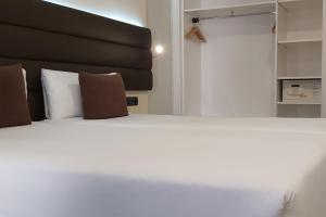Postel nebo postele na pokoji v ubytování BCN Urbaness Hotels Del Comte