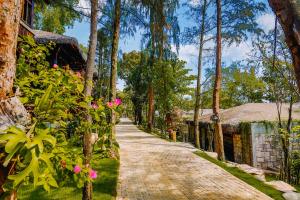 Ein Garten an der Unterkunft Ocean Bay Resort & Spa Phu Quoc