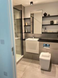 Gallery image of Stunning property with London city and river views in London