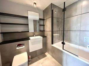 Gallery image of Stunning property with London city and river views in London