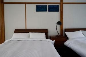 Kama o mga kama sa kuwarto sa Tagore Harbor Hostel