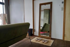Seating area sa Tagore Harbor Hostel