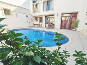 Бассейн в SOFIA BOUTIQUE HOTEL или поблизости