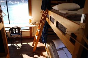 Kama o mga kama sa kuwarto sa Tagore Harbor Hostel