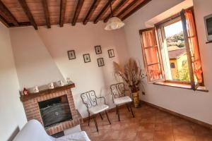 Μια τηλεόραση ή/και κέντρο ψυχαγωγίας στο Agriturismo Podere Bellosguardo