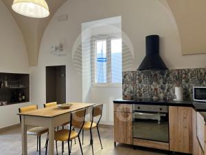 Køkken eller tekøkken på Le Volte - Santa Maria al Bagno By Cala Salento