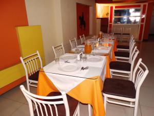 a dining room with a long table and chairs at Hotel Gran Sipan in Chiclayo