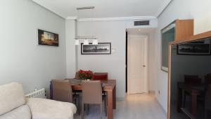 a kitchen and dining room with a table and chairs at Madrid Las Tablas apartments in Madrid