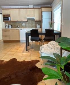 a kitchen and living room with a table and chairs at Iso-Syötteen Pilikki in Syöte