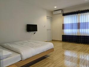 Łóżko lub łóżka w pokoju w obiekcie Gantavya Resort