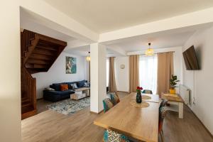 a living room with a table and a couch at Citadel Apartament's in Râşnov