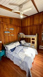 a bedroom with two beds and a ceiling at Casinha na Ilha do Mel - Pr in Ilha do Mel