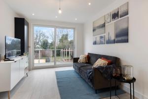 A seating area at Star London Station Road 3-Bed Oasis with Garden