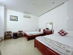 Nam A Hotel - Central City tesisinde bir odada yatak veya yataklar