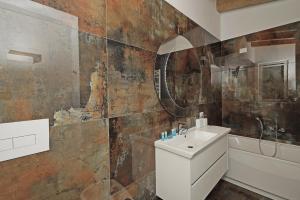 Ένα μπάνιο στο Villa Bianca directly on the lake modern amazing +38 φωτογραφίες