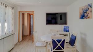 Μια τηλεόραση ή/και κέντρο ψυχαγωγίας στο Casa Ivana